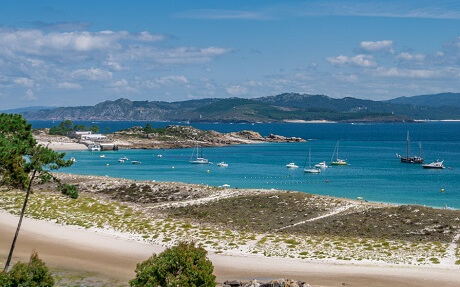 strand och båtar i galicien